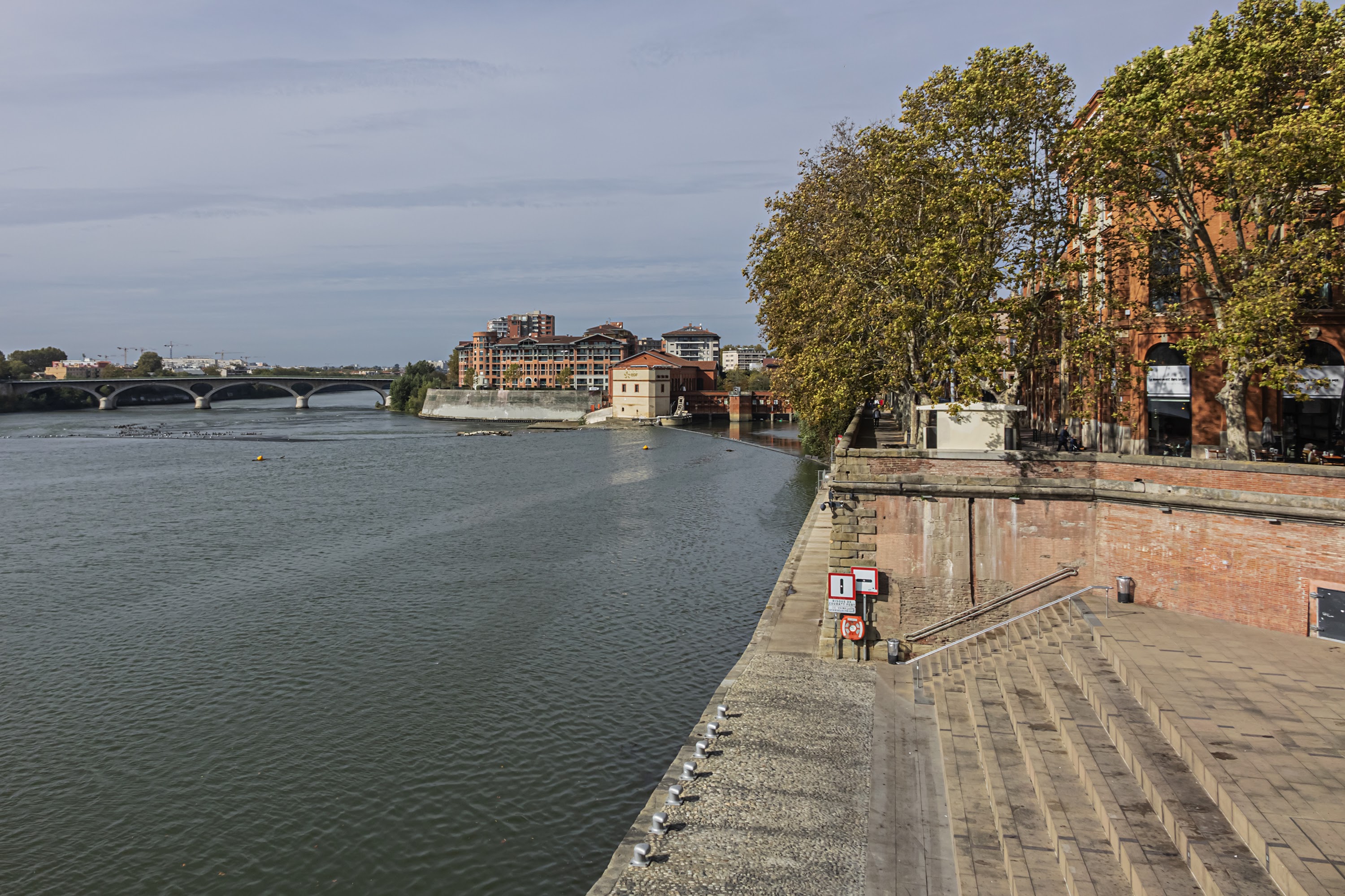 Garonne River river